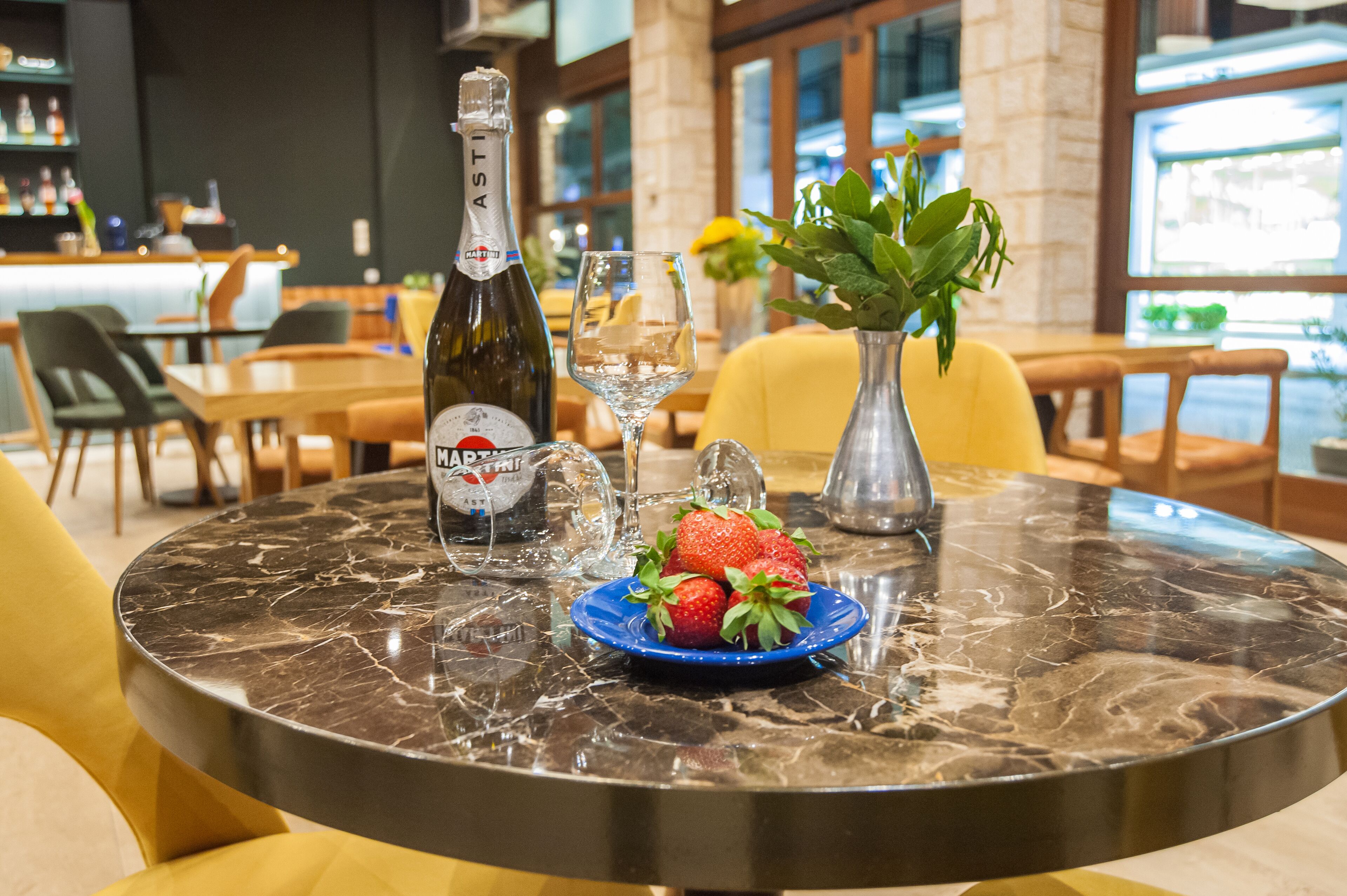 Bar (trong khuôn viên)