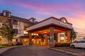 Exterior - Best Western Plus Burlington Inn & Suites (Burlington)