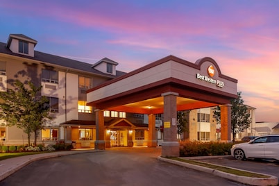 Best Western Plus Burlington Inn & Suites