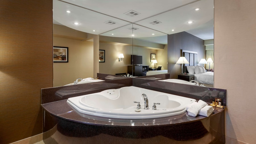 Best Western Plus Burlington Inn & Suites