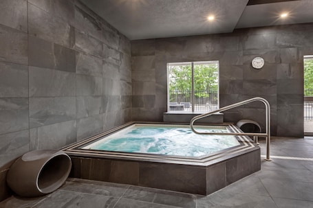 Best Western Plus Burlington Inn & Suites