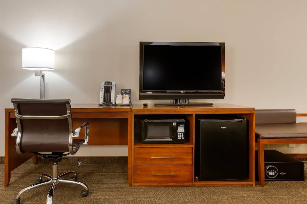 Standard Room, 1 King Bed with Sofa bed, Non Smoking | 1 bedroom, premium bedding, down duvets, desk