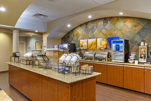 Buffet déjeuner gratuit tous les jours