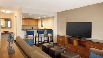 Presidential Suite, King Bed | Premium bedding, down duvets, desk, laptop workspace