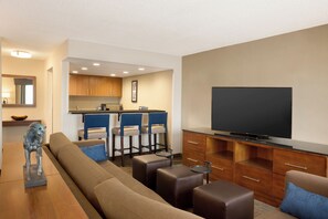Presidential Suite, King Bed | Premium bedding, down comforters, desk, laptop workspace - Comfort Inn & Suites Presidential - Downtown Little Rock (Little Rock)