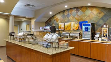 Buffet déjeuner gratuit tous les jours
