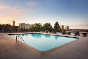 Seasonal outdoor pool, sun loungers