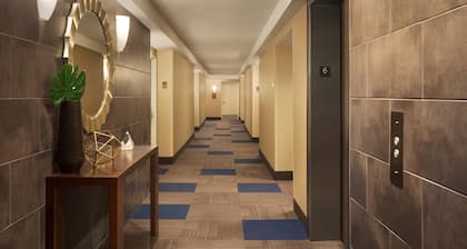 Comfort Inn & Suites Presidential - Downtown Little Rock