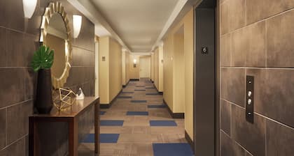 Comfort Inn & Suites Presidential - Downtown Little Rock
