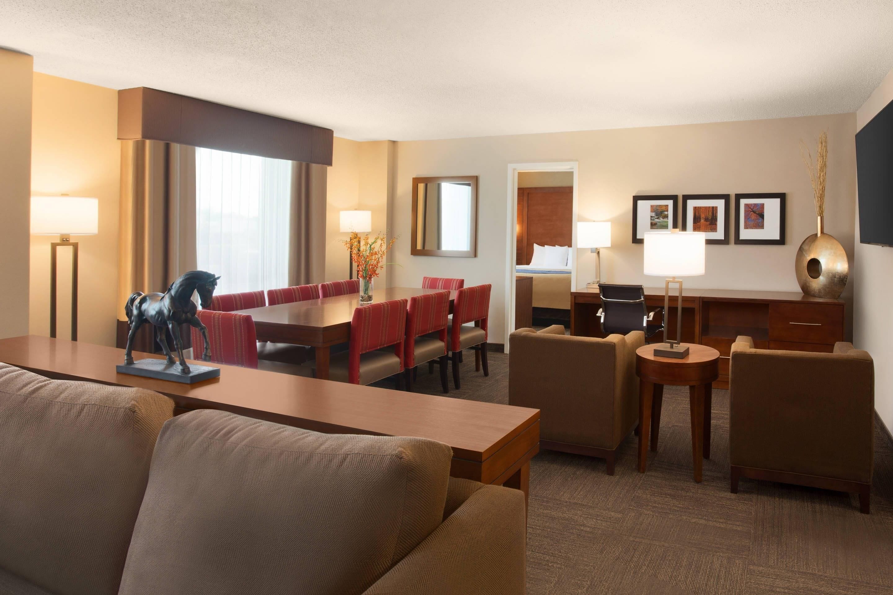 Presidential Suite, King Bed | Ropa de cama de alta calidad, edredón y escritorio 