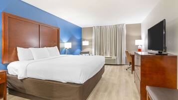 Standard Room, 1 King Bed, Non Smoking | Desk, laptop workspace, blackout drapes, iron/ironing board