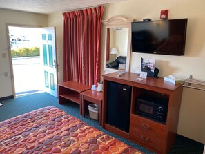 Standard Room, 1 King Bed, Accessible, Non Smoking | Iron/ironing board, free WiFi, bed sheets