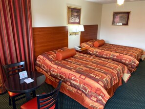 Iron/ironing board, free WiFi, bed sheets - Country Hearth Inn & Suites Union City (Union City)