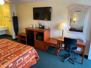 Iron/ironing board, free WiFi, bed sheets