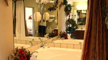 Classic Room, 1 King Bed, Smoking, Jetted Tub | Bathroom | Combined shower/tub, free toiletries, hair dryer, towels