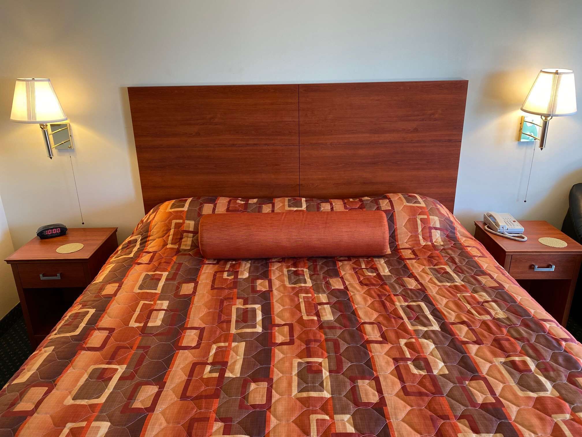 標準客房, 1 張特大雙人床, 無障礙, 非吸煙房 | 熨斗/熨衣板、免費無線上網、床單