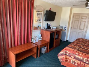 Standard Room, 1 King Bed, Accessible, Non Smoking | Iron/ironing board, free WiFi, bed sheets