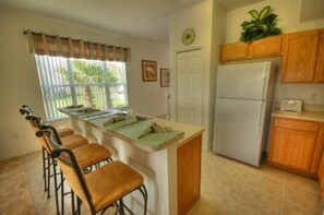 Private kitchen - Global Vacation Homes (Orlando)