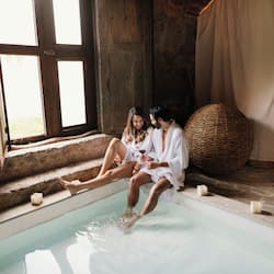 Salas para tratamentos a dois, sauna seca, banheira de hidromassagem