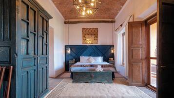 Design Suite | 1 bedroom, premium bedding, down comforters, in-room safe