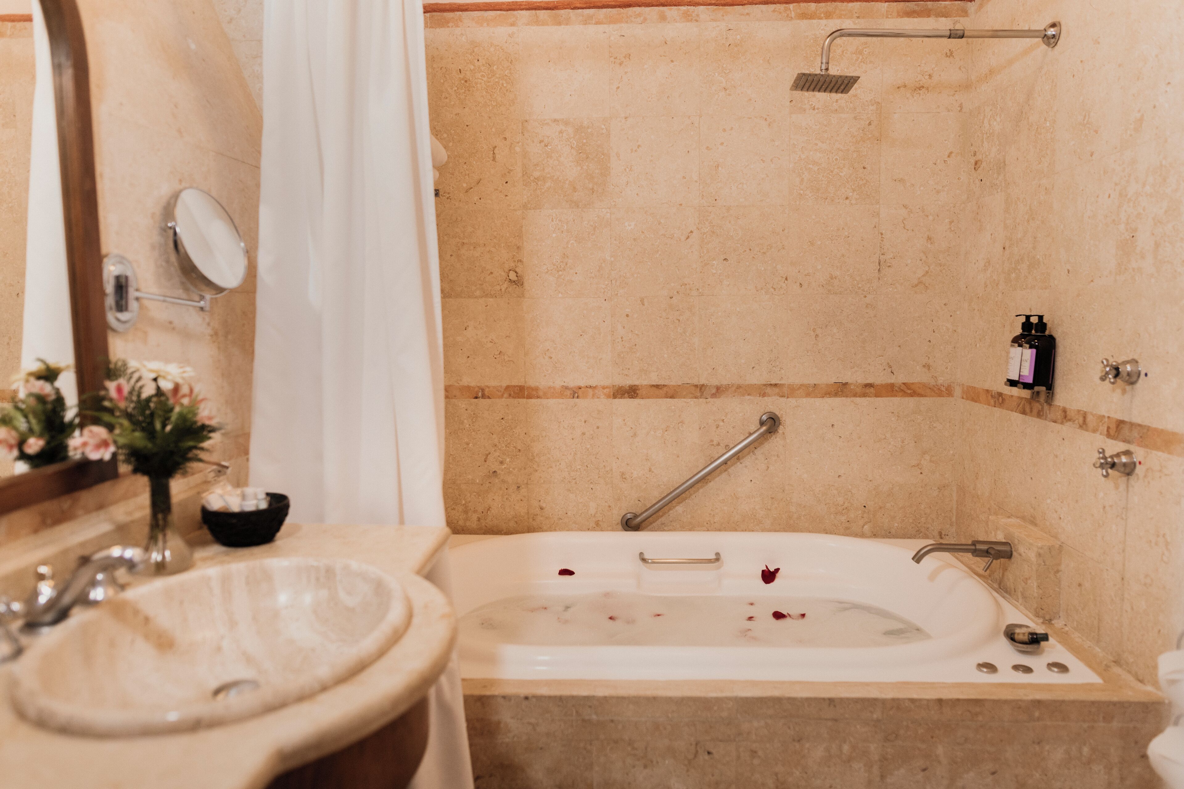 suite, jetted tub (master) | 1 bedroom, premium bedding, down duvets, in-room safe