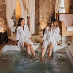 Salas para tratamentos a dois, sauna seca, banheira de hidromassagem