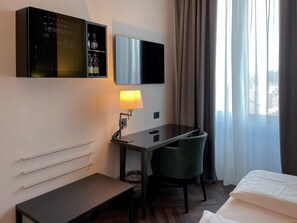 Chambre Club double ou avec lits jumeaux | Minibar, coffre-fort, bureau, accès au Wi-Fi (inclus)