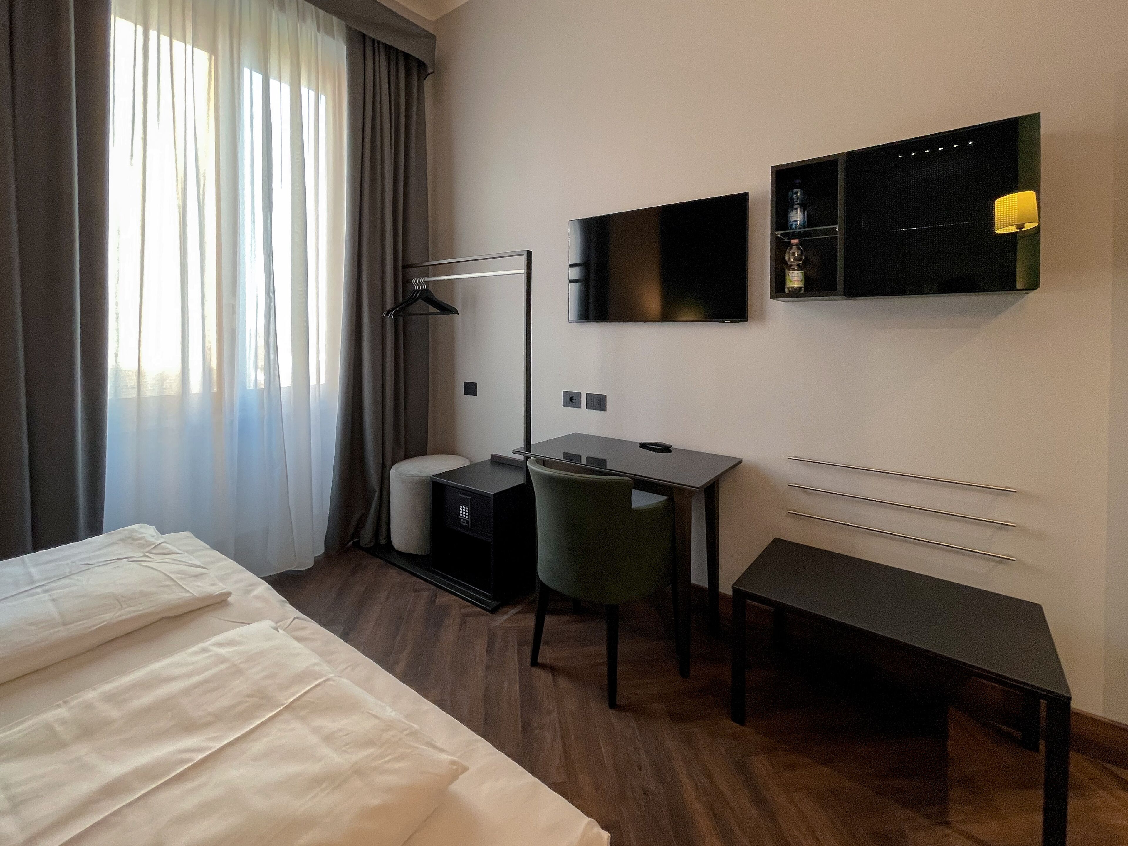 club double or twin room | 1 bedroom, minibar, in-room safe, desk