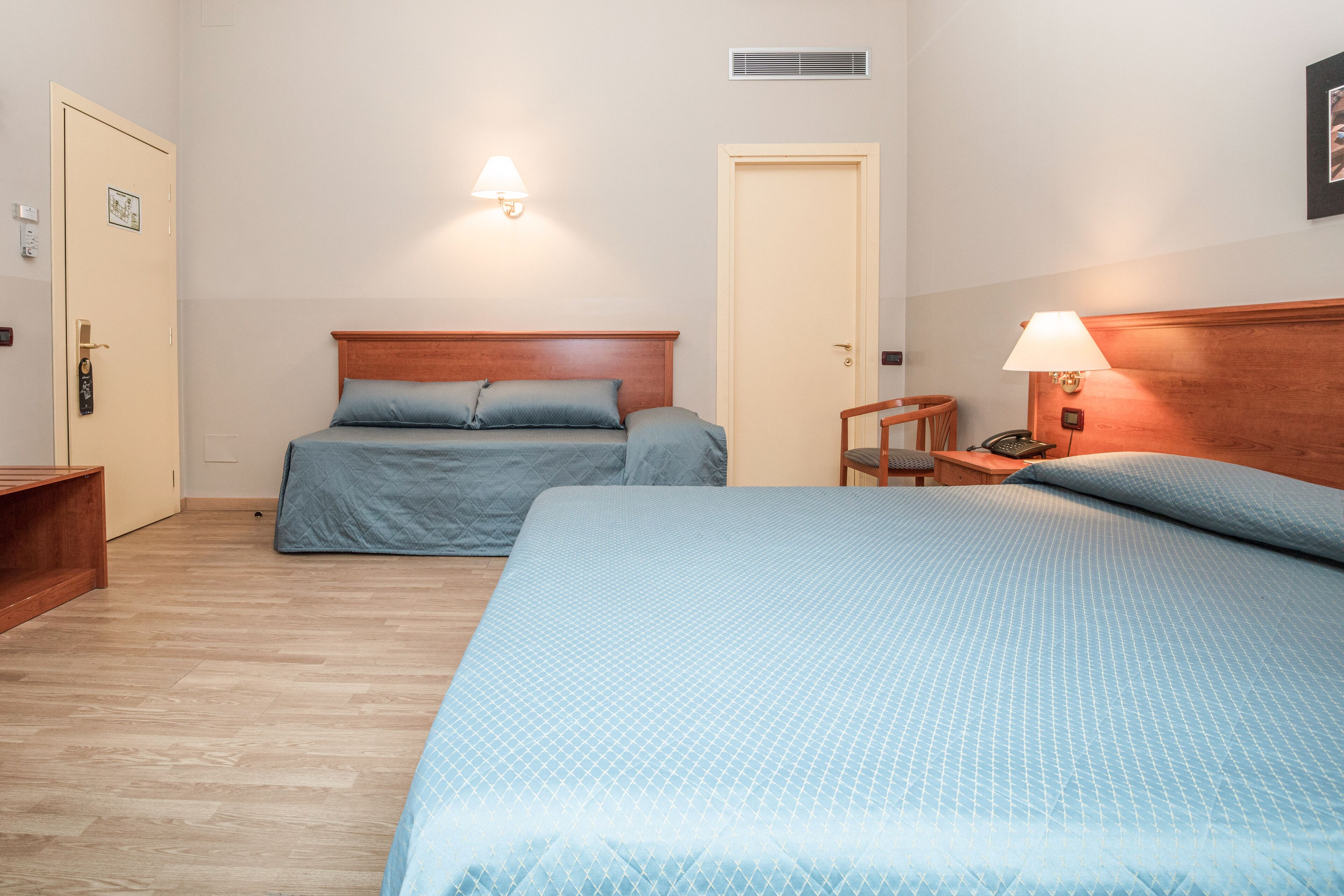 triple room | 1 bedroom, minibar, in-room safe, desk