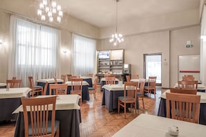 Bao gồm bữa sáng buffet hàng ngày