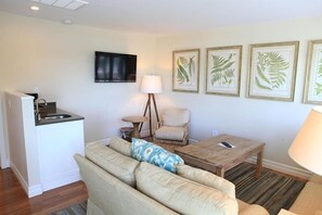 32-inch flat-screen TV with cable channels, TV - Three Village Inn (Stony Brook)