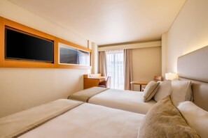 Standard Twin Room | Minibar, desk, free WiFi, bed sheets - The Azoriani Boutique, an Ascend Collection Hotel (Ponta Delgada)