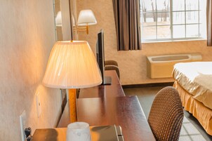 Deluxe Room, 1 King Bed | Desk, iron/ironing board, free WiFi, bed sheets