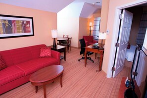 스위트, 킹사이즈침대 1개 및 소파베드, 벽난로 | 거실 | TV, 유료 영화