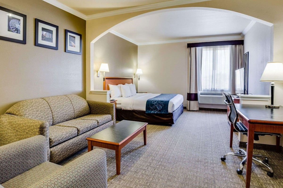 In-room safe, desk, laptop workspace, iron/ironing board
