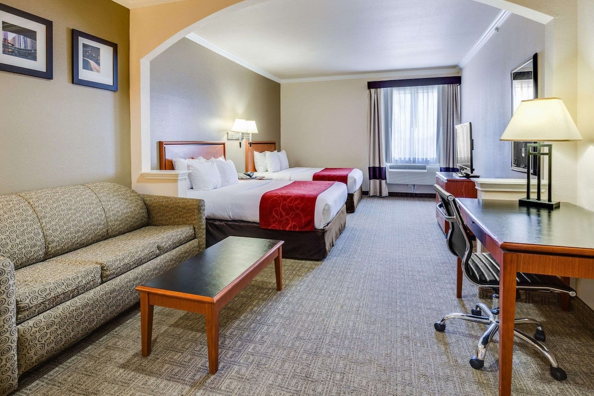 Suite Affaires, non-fumeurs | Coffres-forts dans les chambres, bureau