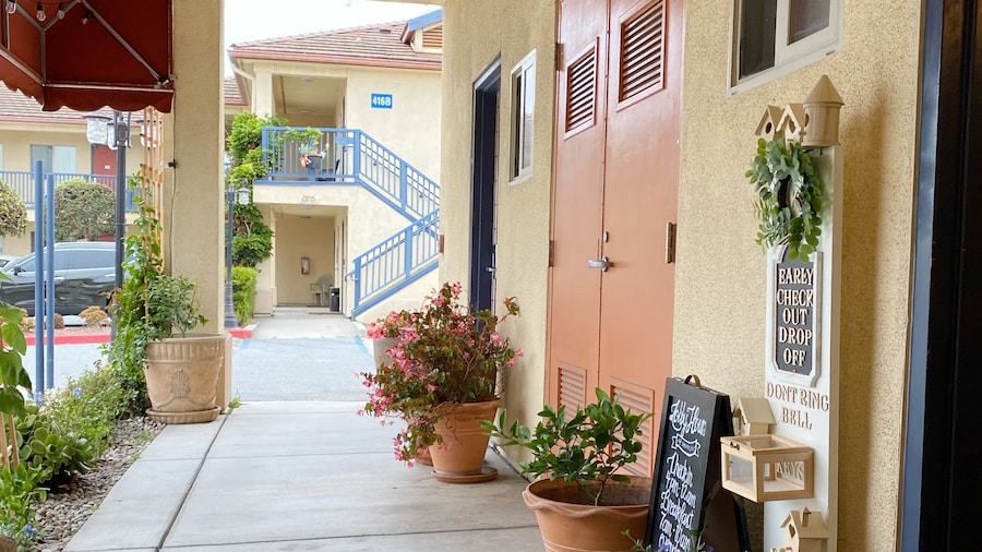 Monarch Valley Inn Marina at Monterey Bay