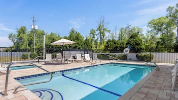 Utendørsbasseng