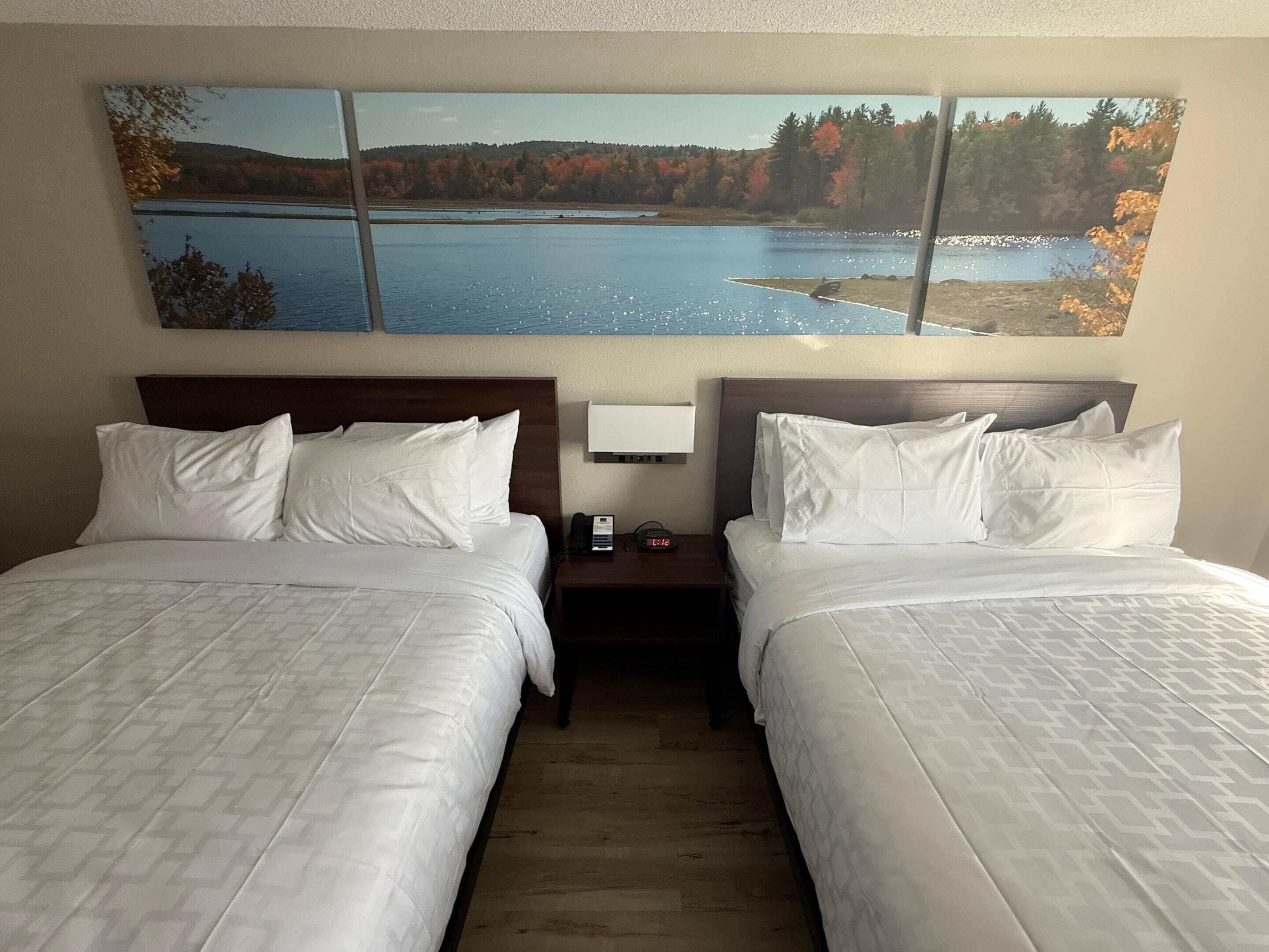 Quarto standard, 2 camas de casal, para não fumantes | Cofres nos quartos, escrivaninha, Wi-Fi de cortesia, roupa de cama