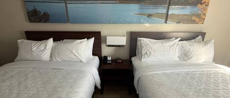 標準客房, 2 張標準雙人床, 非吸煙房 | 房內夾萬、書桌、免費 Wi-Fi、床單