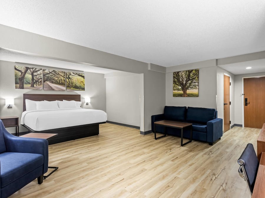 In-room safe, desk, free WiFi, bed sheets