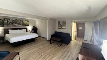 Safe på rommet, skrivebord, wi-fi (inkludert) og sengetøy