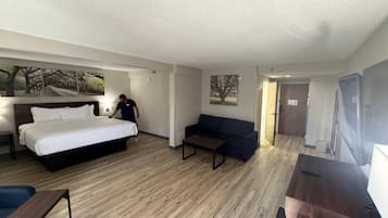 In-room safe, desk, free WiFi, bed sheets