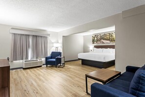In-room safe, desk, free WiFi, bed sheets - Clarion Pointe Jesup (Jesup)