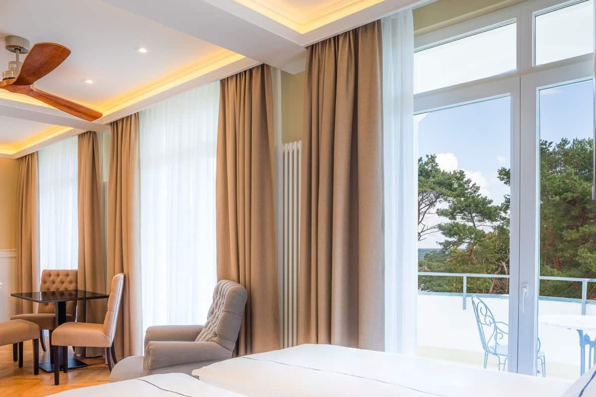 apartment deluxe | 1 bedroom, hypo-allergenic bedding, in-room safe, blackout curtains