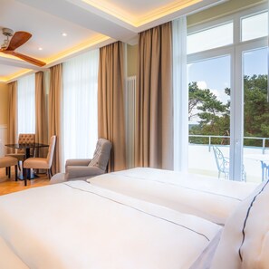 Apartment Deluxe | 1 bedroom, hypo-allergenic bedding, in-room safe, blackout drapes