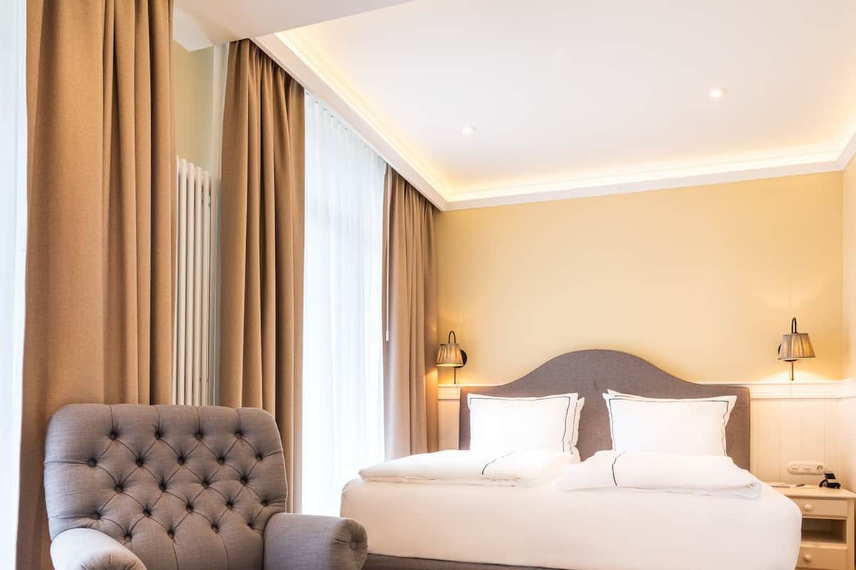 Apartment Deluxe | 1 bedroom, hypo-allergenic bedding, in-room safe, blackout curtains