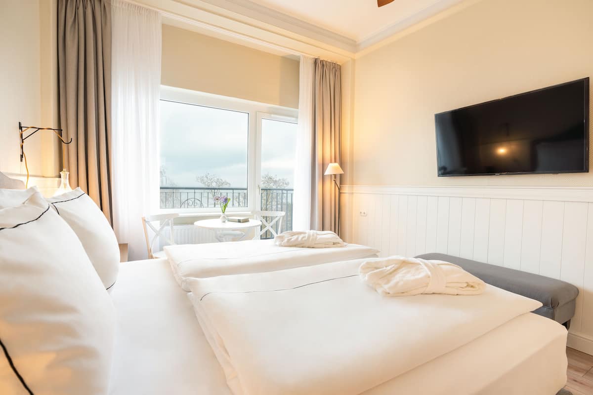 1 bedroom, hypo-allergenic bedding, in-room safe, blackout curtains