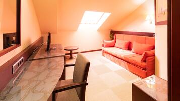 Chambre familiale | 1 chambre, literie de qualité, coffre-fort, bureau