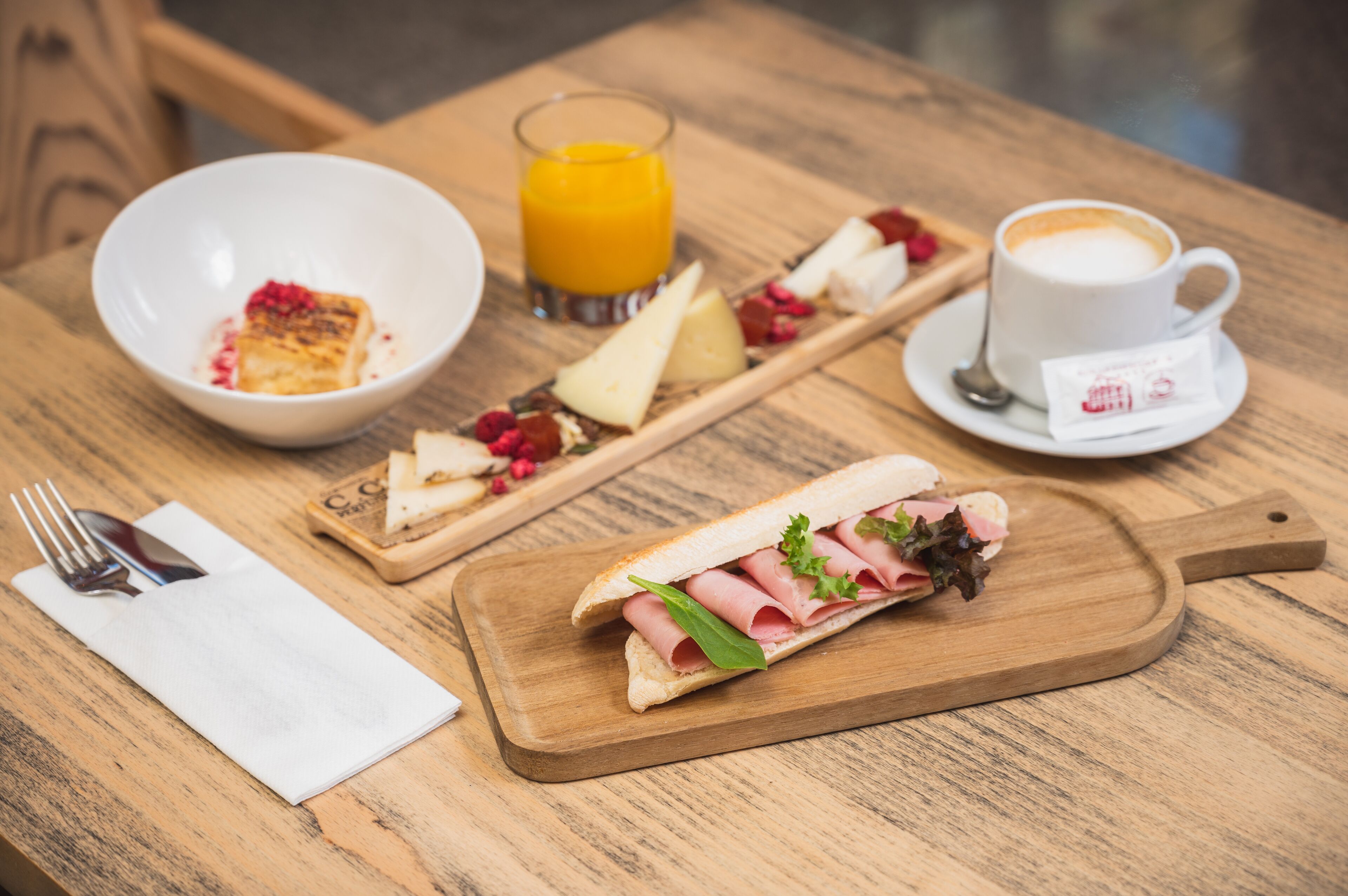 daily full breakfast (eur 15 per person)